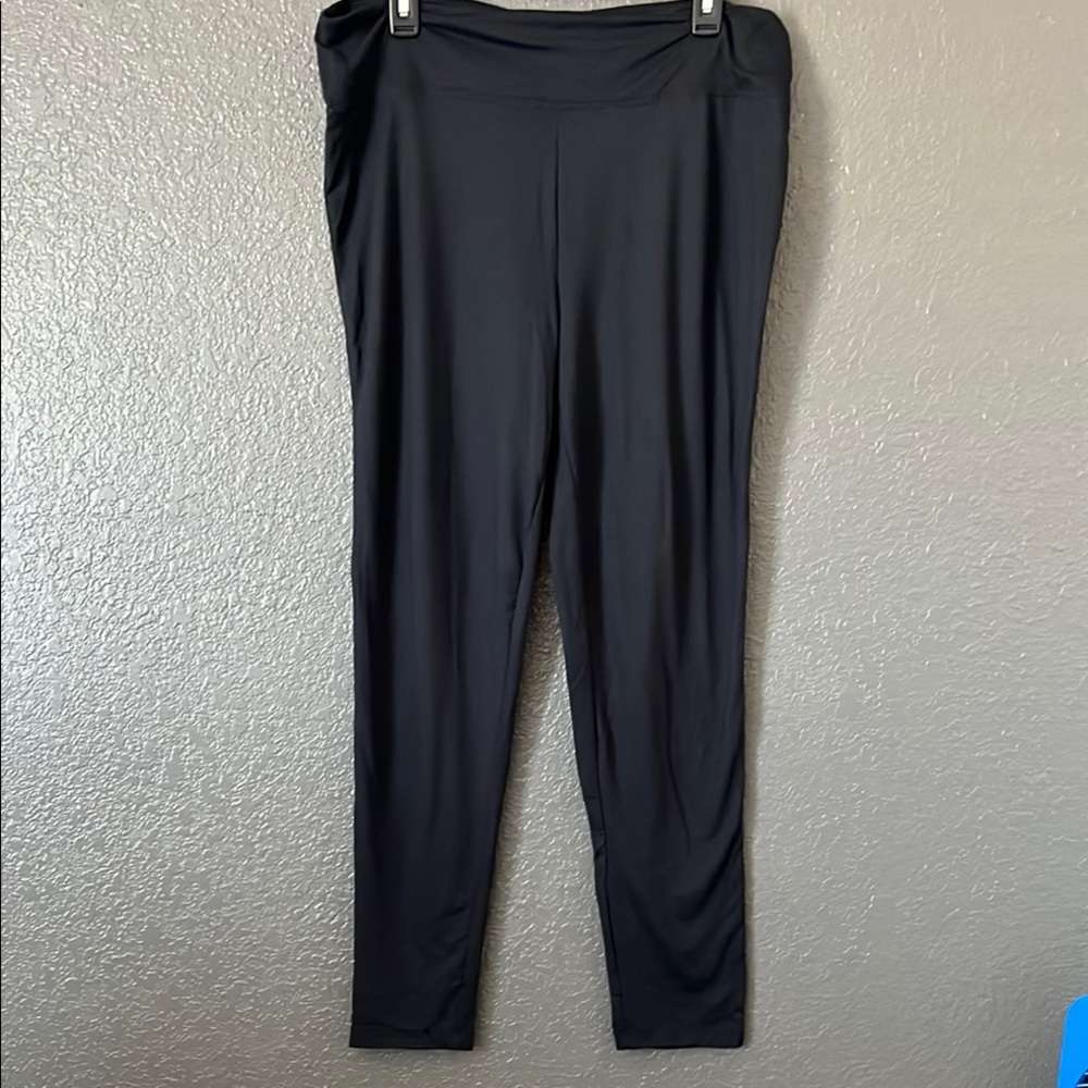 2 Serra Black and burgundy Leggings Comfortable Stretchy Design